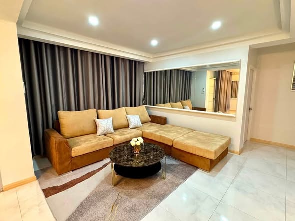 living room and bedroom of Siam Condominium
