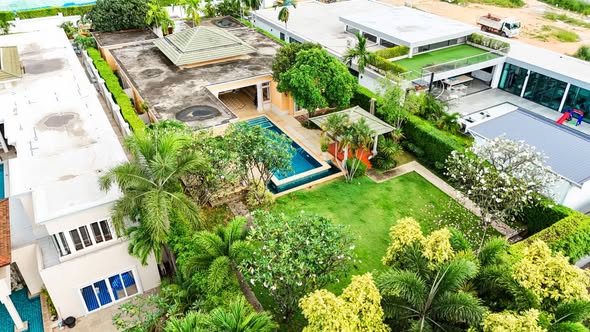 pool of Siam Royal View Pattaya main entrance