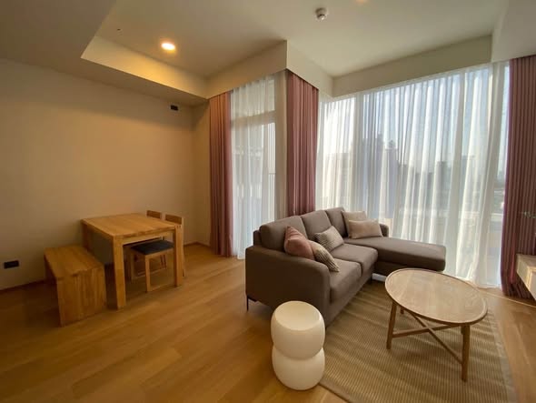 bedroom and living room of Siamese Exclusive Sukhumvit 42