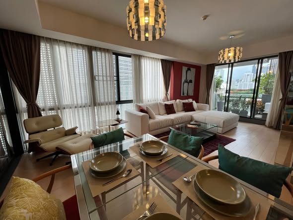 bedroom and living room of Siamese Gioia