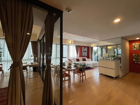 room interior of Siamese Gioia