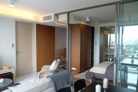 bedroom and room interior of Siamese Thirty Nine