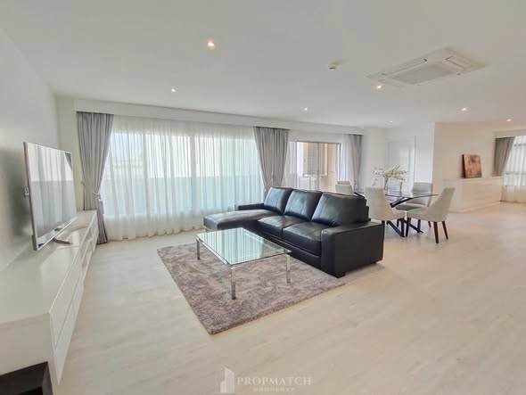 living room and bedroom of Silom Condominium