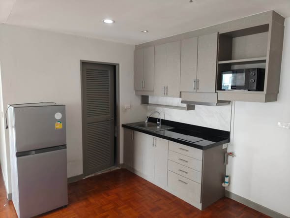 kitchen of Silom Suite Condominium