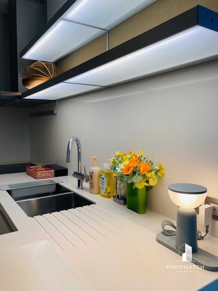 bathroom and kitchen of Sindhorn Residence