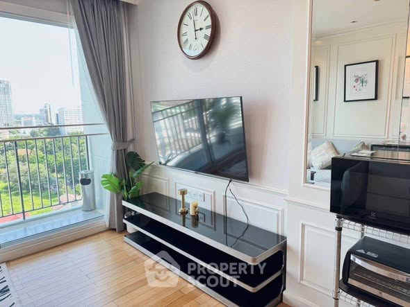 bedroom and living room of Siri at Sukhumvit