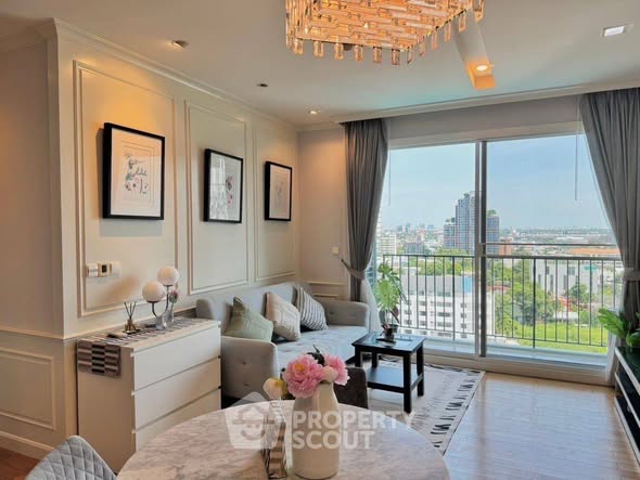bedroom and living room of Siri at Sukhumvit