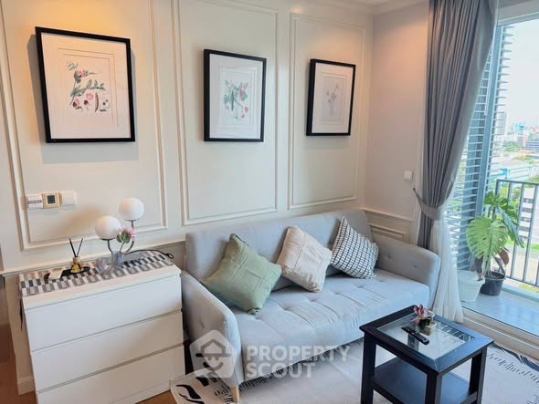 bedroom and living room of Siri at Sukhumvit