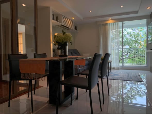 living room and room interior of Siri on 8