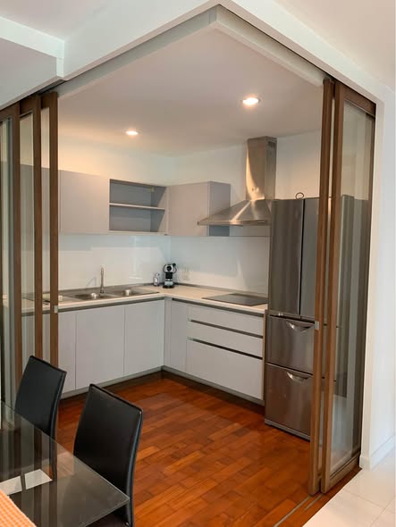 room interior and kitchen of Siri on 8