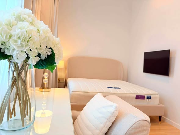 bedroom and living room of Siri Place Pattanakarn