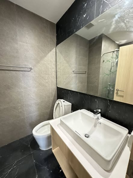 bathroom of Skyrise Avenue Sukhumvit 64