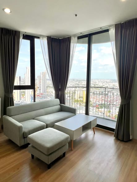 bedroom and living room of Skyrise Avenue Sukhumvit 64