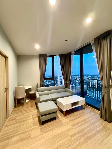 bedroom and living room of Skyrise Avenue Sukhumvit 64