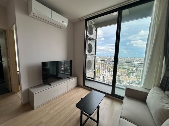 bedroom and room interior of Skyrise Avenue Sukhumvit 64