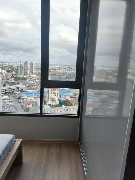 bedroom and room interior of Skyrise Avenue Sukhumvit 64