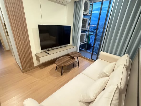 living room and bedroom of Skyrise Avenue Sukhumvit 64