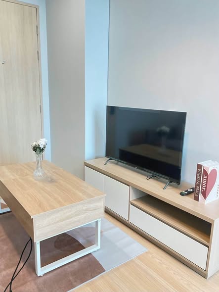 living room and room interior of Skyrise Avenue Sukhumvit 64