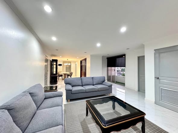living room of Soi Sukhumvit 39