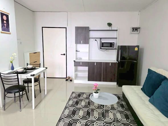 bedroom of SR Complex condo