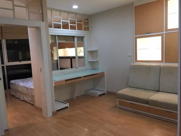 bedroom of St Louis Grand Terrace