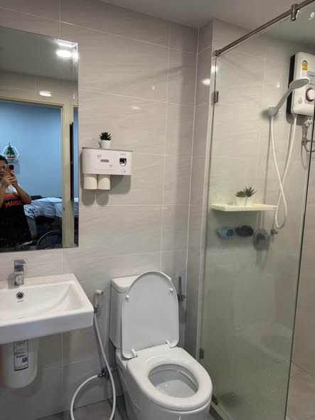 room interior and bathroom of Supalai City Resort Charan 91