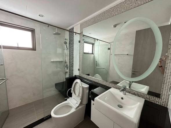 bathroom of Supalai Oriental Sukhumvit 39