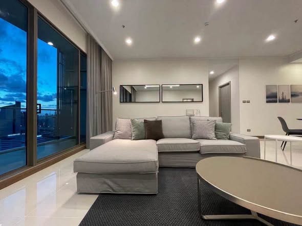 bedroom and living room of Supalai Oriental Sukhumvit 39