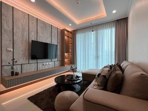 bedroom and living room of Supalai Oriental Sukhumvit 39