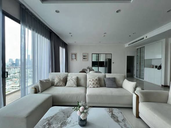 bedroom and living room of Supalai Oriental Sukhumvit 39