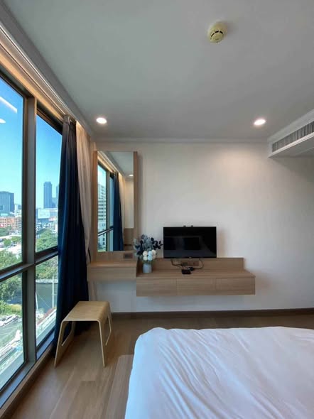 bedroom and room interior of Supalai Oriental Sukhumvit 39