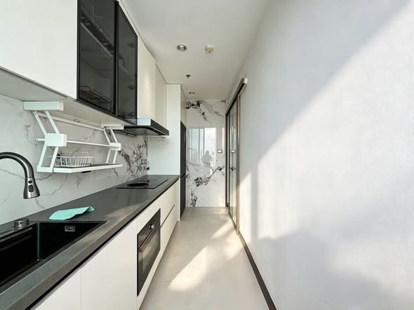 kitchen of Supalai Oriental Sukhumvit 39