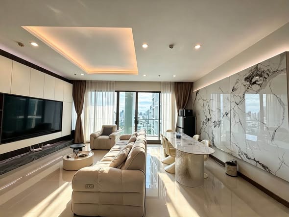 living room and bedroom of Supalai Oriental Sukhumvit 39