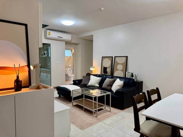 bedroom and living room of Supalai Park Ekkamai – Thonglor