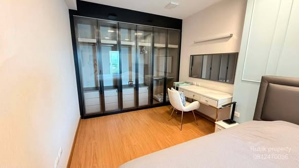 bedroom and room interior of Supalai Park Ekkamai – Thonglor