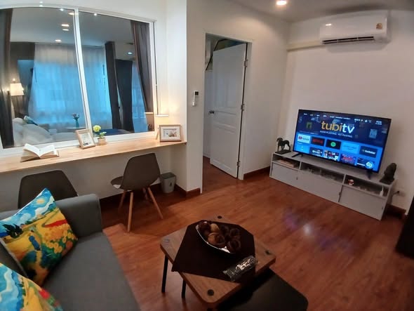 living room and bedroom of Surawong City Resort