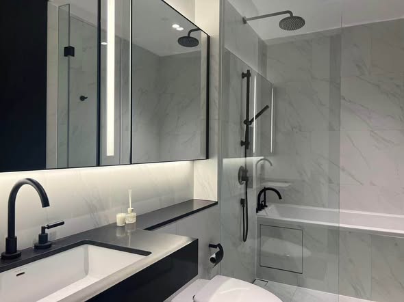 bathroom of Tait Sathorn 12