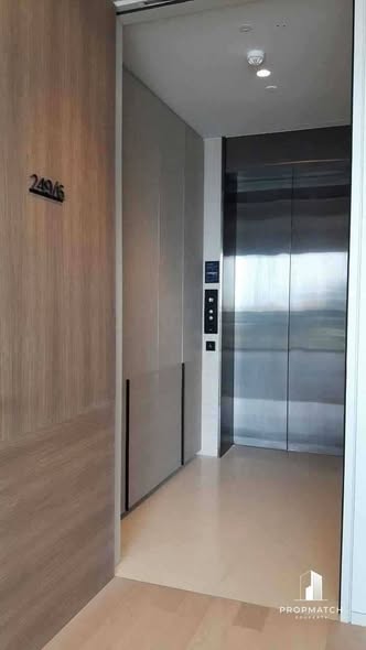 room interior of Tela Thonglor