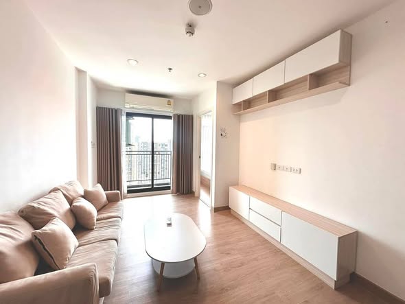 bedroom and living room of Thana Astoria – New York Art Deco Inspired