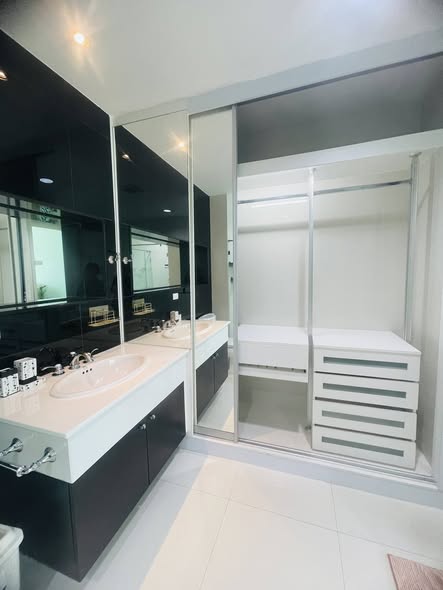 room interior and bathroom of The Address Chidlom