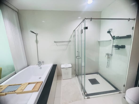 room interior and bathroom of The Address Chidlom