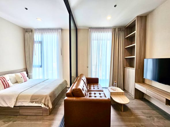 bedroom and living room and room interior of The Address Siam-Ratchathewi