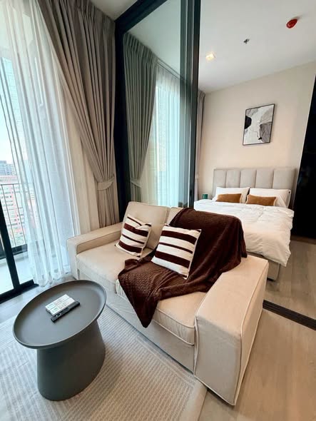 living room and bedroom of The Address Siam-Ratchathewi