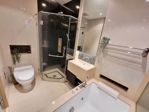 bathroom of The Address Sukhumvit 28