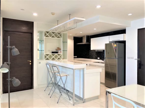 room interior and kitchen of The Address Sukhumvit 42
