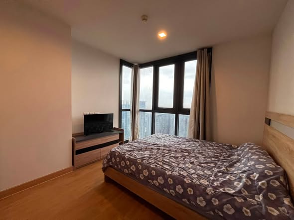 bedroom of THE BASE Garden Rama 9