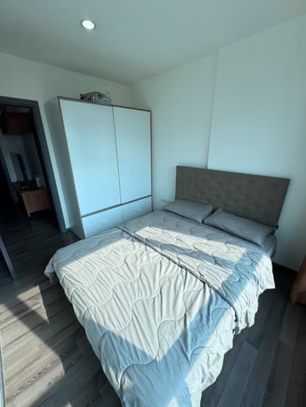 bedroom and room interior of The Base Park East