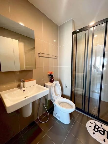 bathroom of THE BASE Phetchaburi-Thonglor เดอะ เบส เพชรบุรี – ทองหล่อ