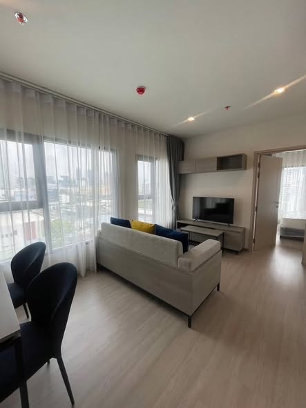 bedroom and living room of THE BASE Phetchaburi-Thonglor เดอะ เบส เพชรบุรี – ทองหล่อ