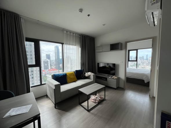 bedroom and living room of THE BASE Phetchaburi-Thonglor เดอะ เบส เพชรบุรี – ทองหล่อ
